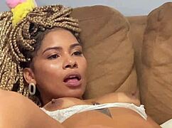 giovana bombom shows how to masturbate alone