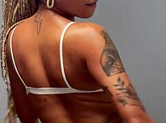 giovana bombom shows how to masturbate alone