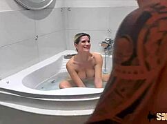 Rose Une Blonde Très Coquine Avec Des Gros Seins