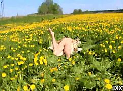 Stranger girl Vira Gold gives casual blowjob with cumshot