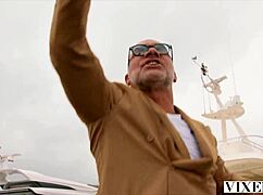 看Eve Sweet和Agatha Vega劫后深喉骑乘共享大鸡巴