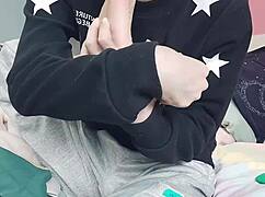 I’m a slim gay teen obsessed with sucking my sexy feet