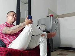 繼兄弟老婆秀內衣被猛幹奶子射精