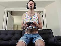 Manroyale Gamer Twink Seduces Delivery Driver with Tight Ass Play