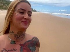 fudendo a gostosa na praia com todo mundo vendo