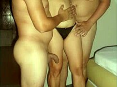 dois machos takin turns on karina's married pussy, damn