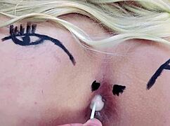 Mentes maliciosas vão dizer que é um cu rosinha chupando pirulito completo no sheer e red