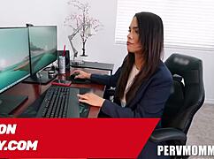 Stepmom Ivy shocks Joshua with anal play cravings