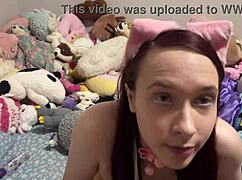 Teen Posing And Showing Her Ass