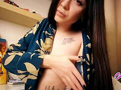 Enjoy the slobbery sucking of toes in this footfetish video by arianamaybe