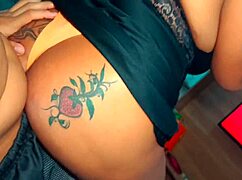 Ela veia dar uma mamada no pau grande a safada quer leite direto da fonte