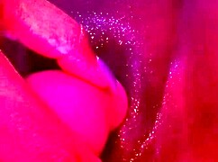 Gostosa Gozando Sozinha na Cama