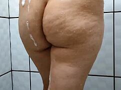 Bailey Quinn relaxes in the bath during episode three