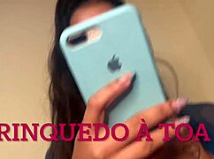 Tentando Tirar a Virgindade do Cozinho da Gostosa Primeiro Passando a Pomada Pra N�o Sentir Dor Vamos Tentar Colocar a Pica Toda