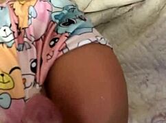 Vende Os Olhos Do Namorado E Convida A Madrastra Sex Toy Para Anal E Masturbação