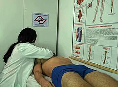 enfermeira se surpreende com ereção do paciente em consulta