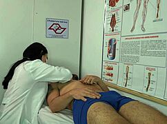 enfermeira se surpreende com ereção do paciente em consulta