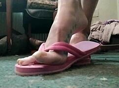 Curvy woman shows off her huge talons and feet