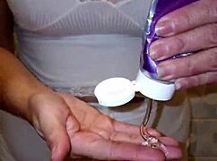 La mama de mi mejor amigo catches me with her thong and swallows everything