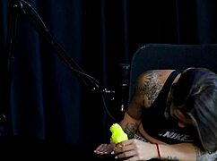 Teen Flor De Damiana Starts Nude Fucking With Two Bi Men!