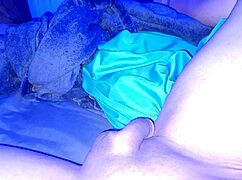 black toes worship big feet in footjob fetish