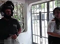 me siento tan cachonda que pago el domicilio con mi cuerpo.