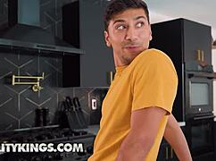 Reality Kings - Ny Ny Lew and Riley Reign Lick Pussy Before Max Joins 3some