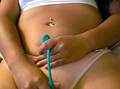 visp�n latina esposa CERCANA AL mojado Y alboroto, dripping wet