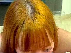 Ruiva Levando Pau De Presente De Anivers�rio