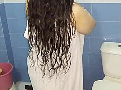 Once, a gorgeous Desi Indian BBW named Netu took a steamy nude bath at home.