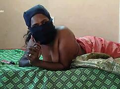 बुआ की प्यासी चिकनी चूत को उंगलियों से सहलाना 😍