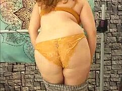 Hotwife Steffi Shakes Booty Naked in Homemade Milf Dance