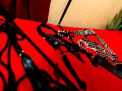 This dominant shemale is so sexy in her leather boots 😘