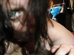 momma sucking that clit like a pro, daddy watching