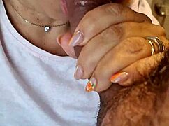 老公睡着时邻居快速偷情干炮