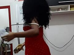 PAREI A FAXINA E LEVEI GOZADA DENTRO COMPLETO NO RED