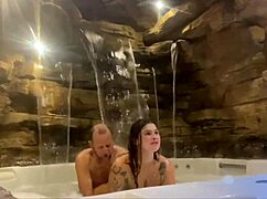 casal curtindo a lua de mel no motel! esposa se acabando na pica do marido!