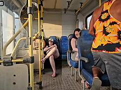 Mulher casada dar mole pra um cara estranho dentro do onibus e termina tranzando com ele