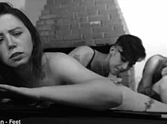 threesome for foot sex in car