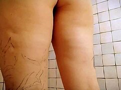 giantess lets you watch her shave, be careful with the water splashing everywhere