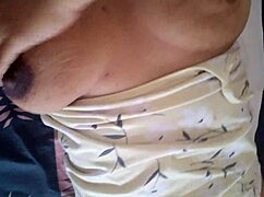 Morena Caliente Recien Levantada Con Pezones Duros Y Coño Mojado Hace Rapidin