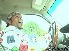 红发熟女准备好迎接这根大黑屌了吗