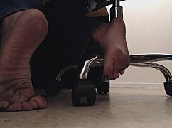 Sneaky voyeur watches feet crunching toes