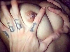 Meu marido chupa minha buceta e brinca com meus peitos, fingering and licking until orgasm with pierced nipples