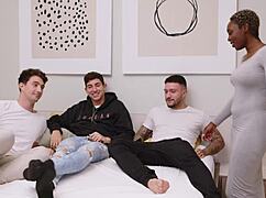 黑室友想跟兄弟哥们西班牙趴体狂欢