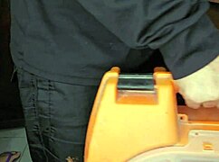 Dona De Casa Solit�ria Chama O Encanador E Acaba Levando Muito Mais Do Que Um Conserto