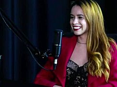 Hoje prefere um relacionamento aberto e com homens nunca deu o cu por perder o tes�o e o fetiche - jhocy sheer red