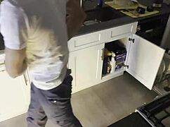 Dickflash bigmax8inch girlfriend fucks the plumber and drains his pipe in her mouth