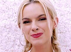 Radiant blonde girl shows off her sexy body 😘