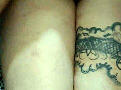 tatuada toda molhada tem sua buceta fodida por bombado